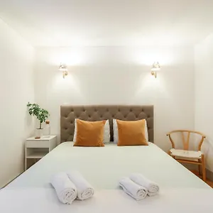 Alloggio in famiglia Double With Private Wc In Shared House In Downtown, Lisbona